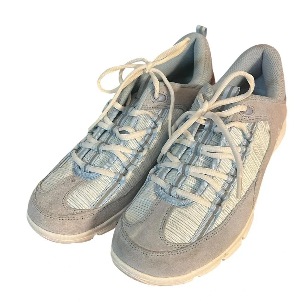 Curves Women Blue and White Sneakers